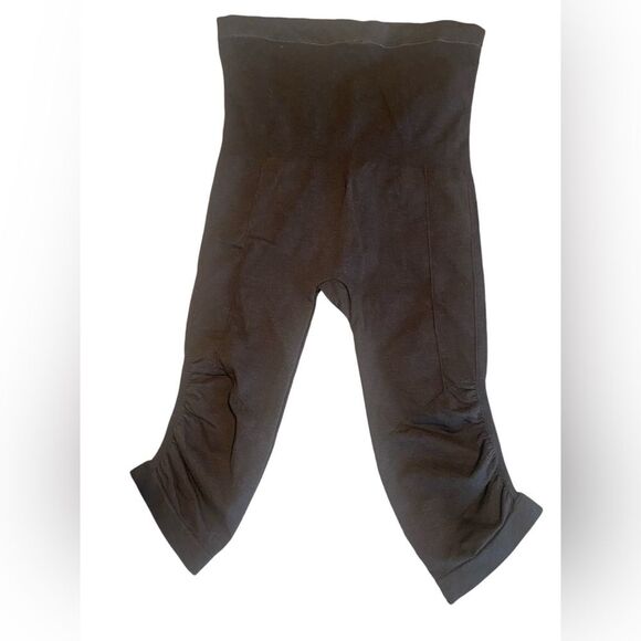 Women’s maternity pants | Ingrid & Isabel seamless active knee pants grey NWT M. - Picture 2 of 8